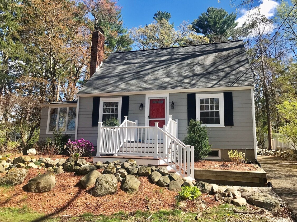 Primary Photo - 131 Shade St