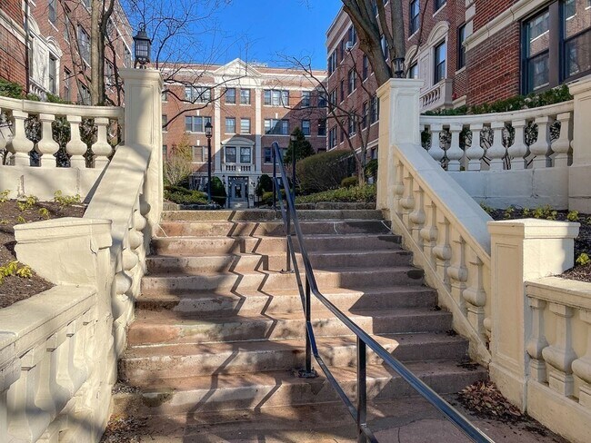 Foto del edificio - 141 Englewood Ave