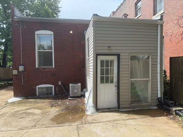 Building Photo - McKinley Heights 2 Bedroom 2 Bath Freshly ...