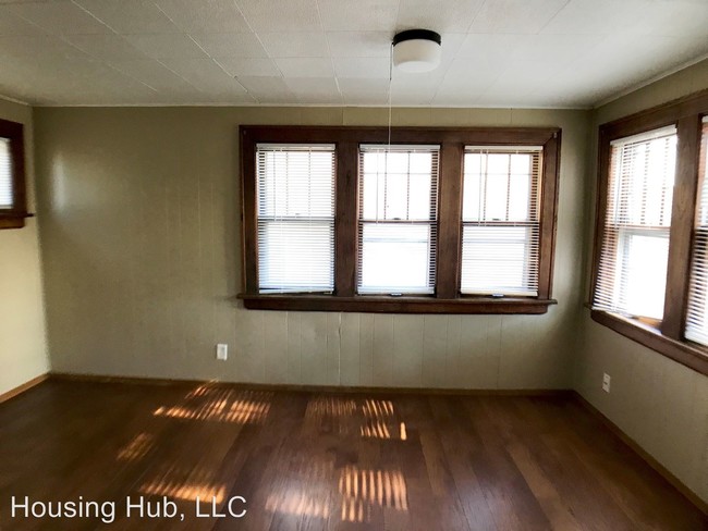Building Photo - 536 N Mendota St