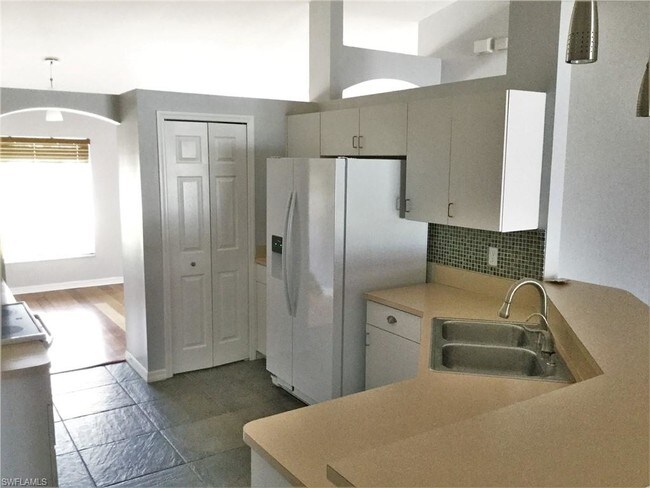 Building Photo - 2805 SW 36th St