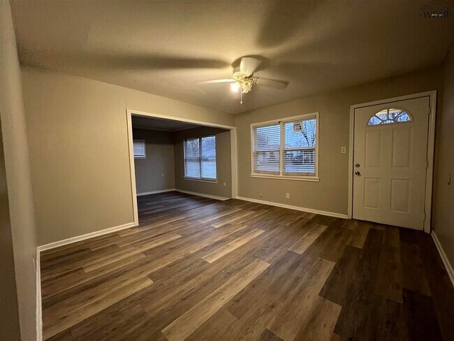 Foto del edificio - 1422 Tanbark Rd