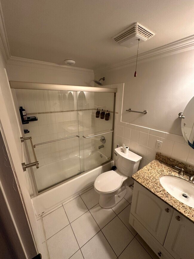 Foto del edificio - 2124 NE 5th Ave