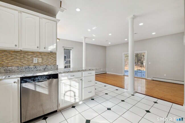 Foto del edificio - 65 Fitch Meadow Ln