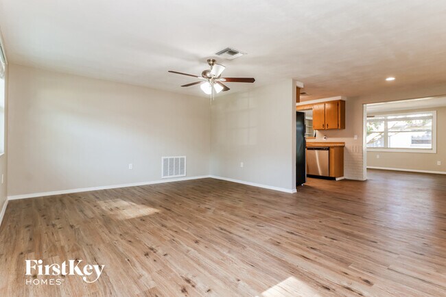 Building Photo - 2912 Puma Dr