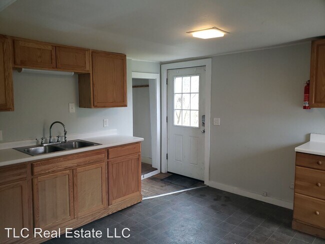 Building Photo - 2 br, 1 bath House - 3 Maynard Street