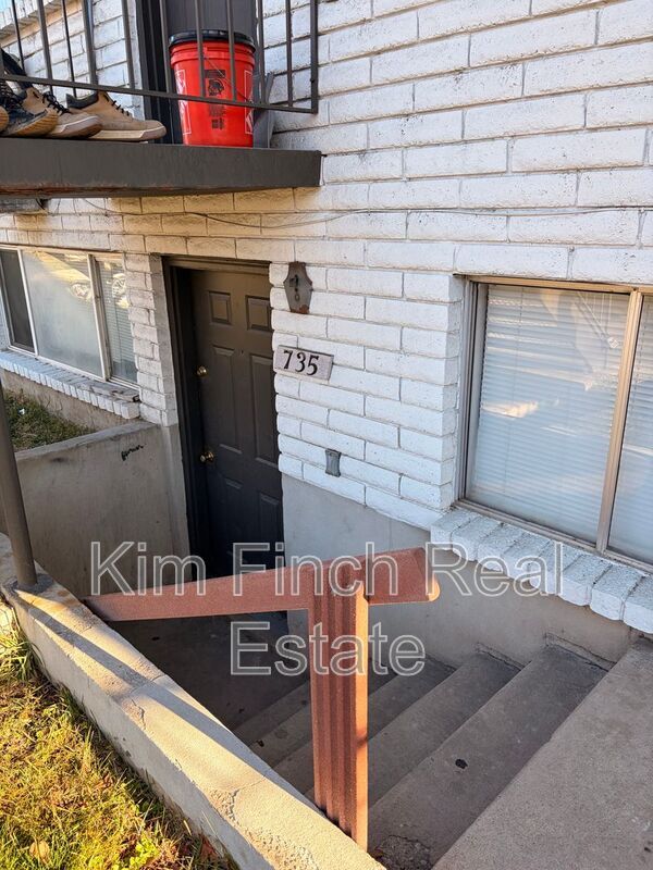 Foto del edificio - 735 S Stubbs Ave