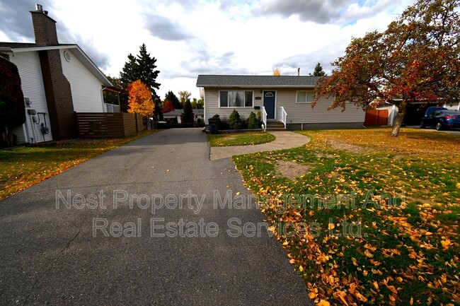 Building Photo - 856 Reid Crescent