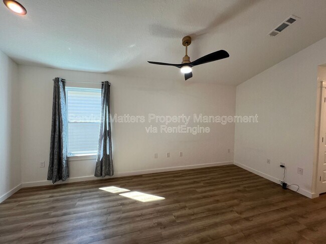 Foto del edificio - 3241 Damon Dr