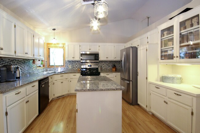 Building Photo - 16295 Grinnell Ave