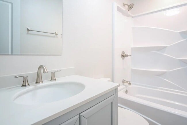 Building Photo - 3660 Sandy Brook Dr