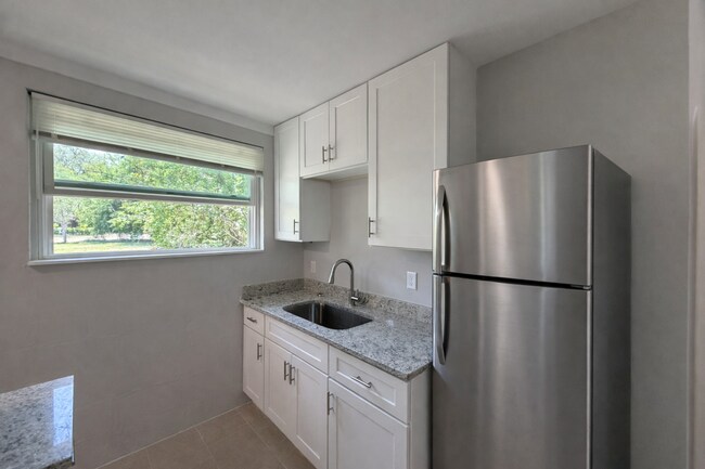 Foto del edificio - Modern Duplex Living Minutes from Downtown