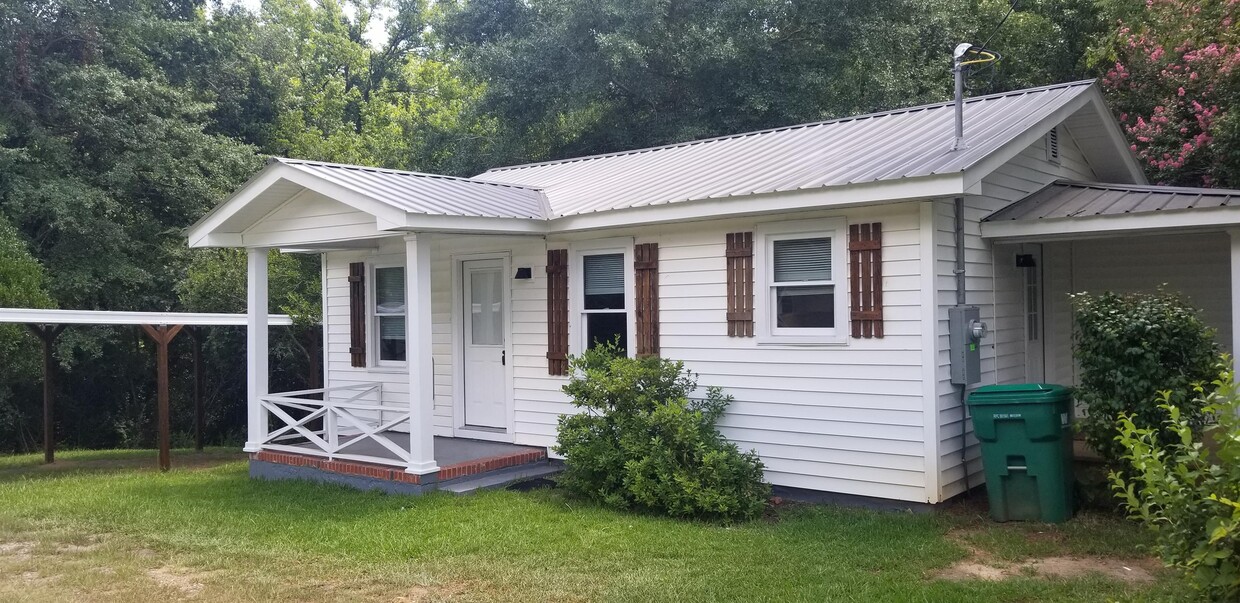 Primary Photo - 121 Pine Ave