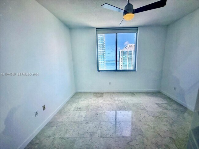 Building Photo - 1060 Brickell Ave