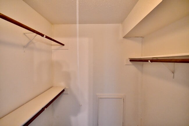 Foto del edificio - 4404 Basswood Ln