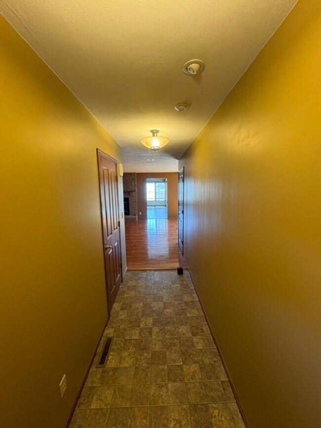 Foto del edificio - Single Family Home in Germantown Hills with Pool 3 BR / 4BA