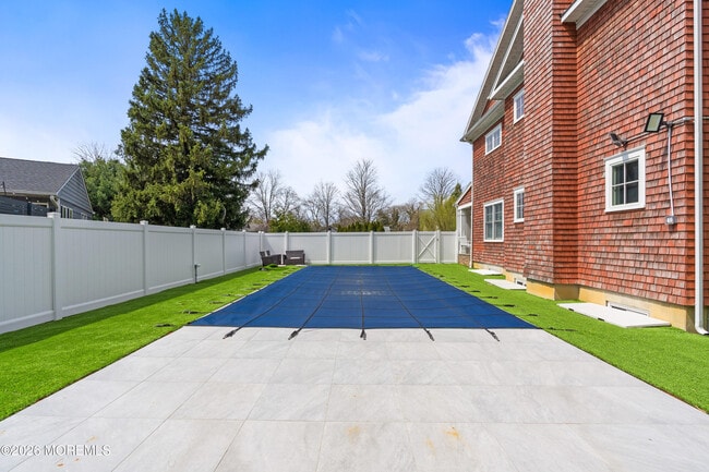 Building Photo - 558 Cedar Ave