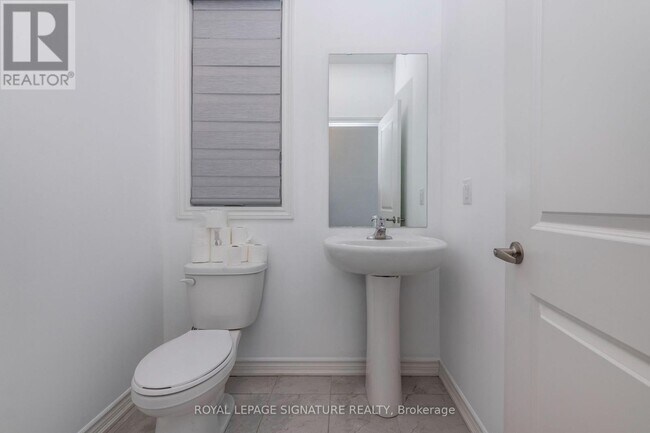 Building Photo - 5 Sassafras Rd