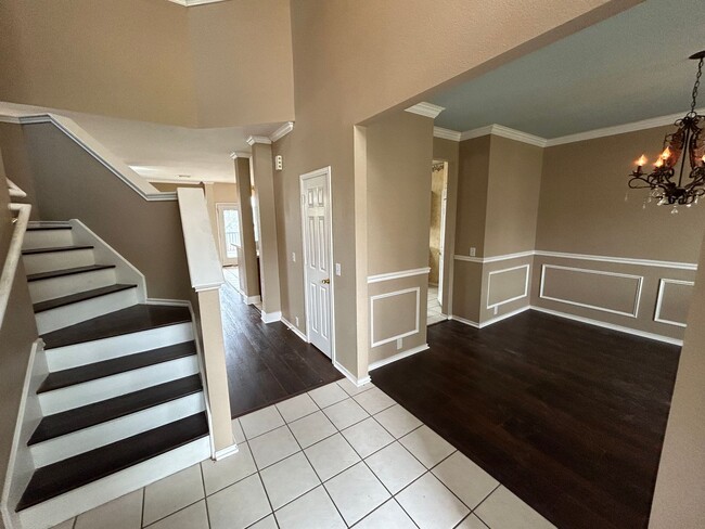 Building Photo - MUST SEE! 2-Story 4 Bedroom / 3 Bath Home ...
