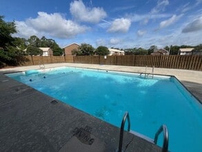 Building Photo - 2548 Flint Dr