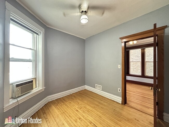 Foto del edificio - 3530 N Elston Ave