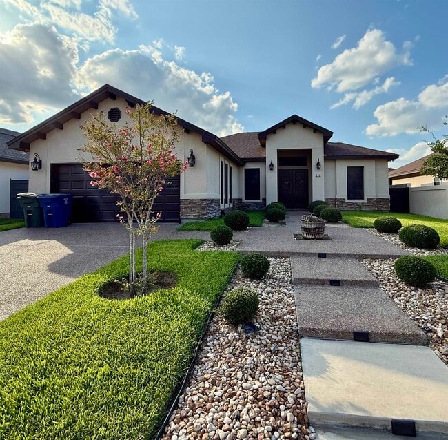 Foto del edificio - 216 Canyon Oak Dr
