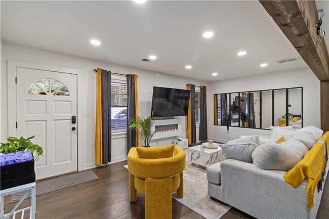 Foto del edificio - 2327 Young Rd