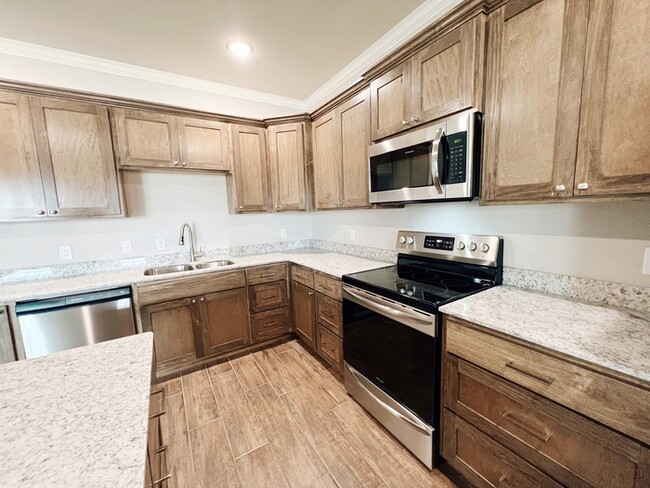 Building Photo - Frankie | Cedar Crest in Farmington