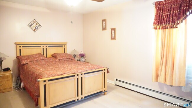 Foto del edificio - 256 Brewster Rd