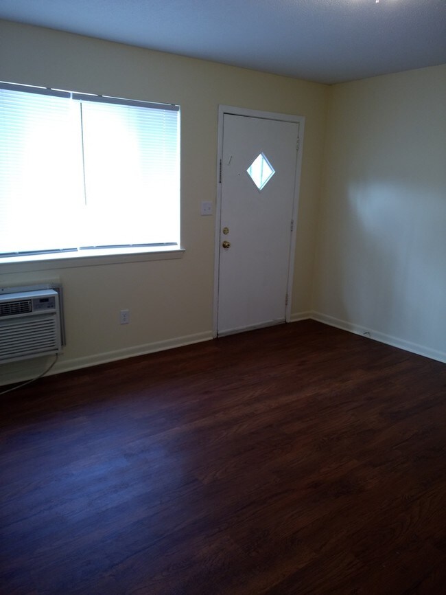 Foto del edificio - 2300 E 4th St