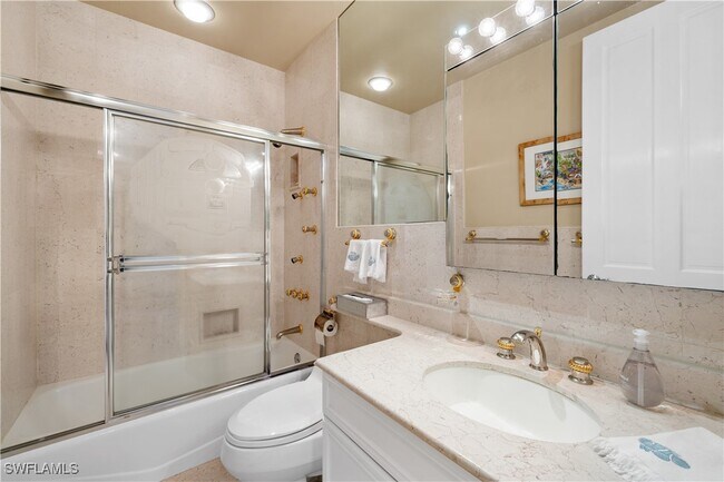 Foto del edificio - 7515 Pelican Bay Blvd