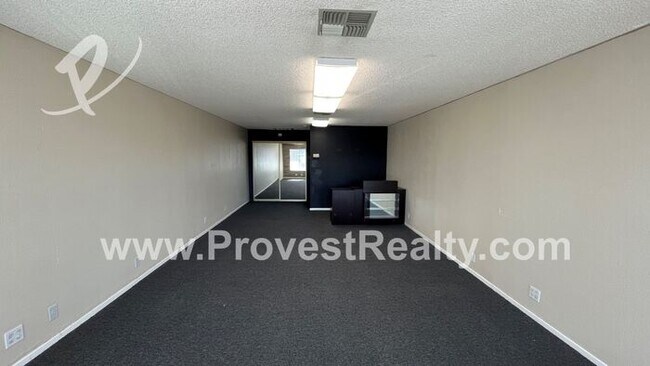 Foto del edificio - Office/Retail Space off Bear Valley Rd for...