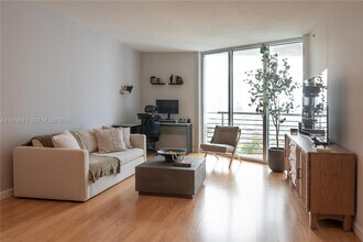 Building Photo - 325 S Biscayne Blvd