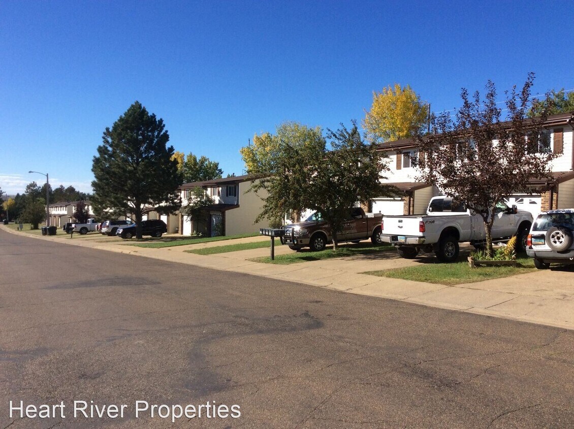 Foto principal - 1055-1095 17th Ave W