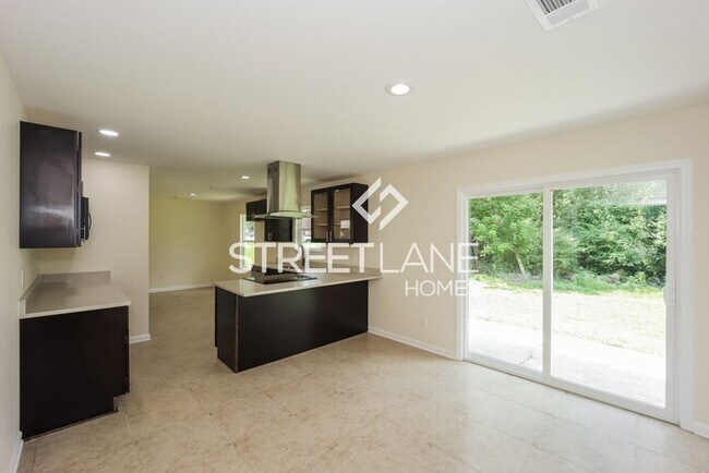 Building Photo - REDUCED! - NOW OFFERING FIRST FULL MONTH F...