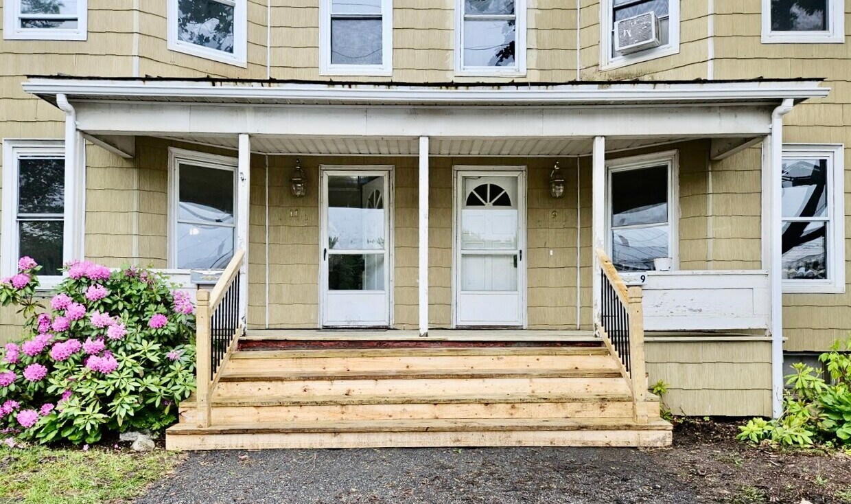 Front - 11 Ticonic St
