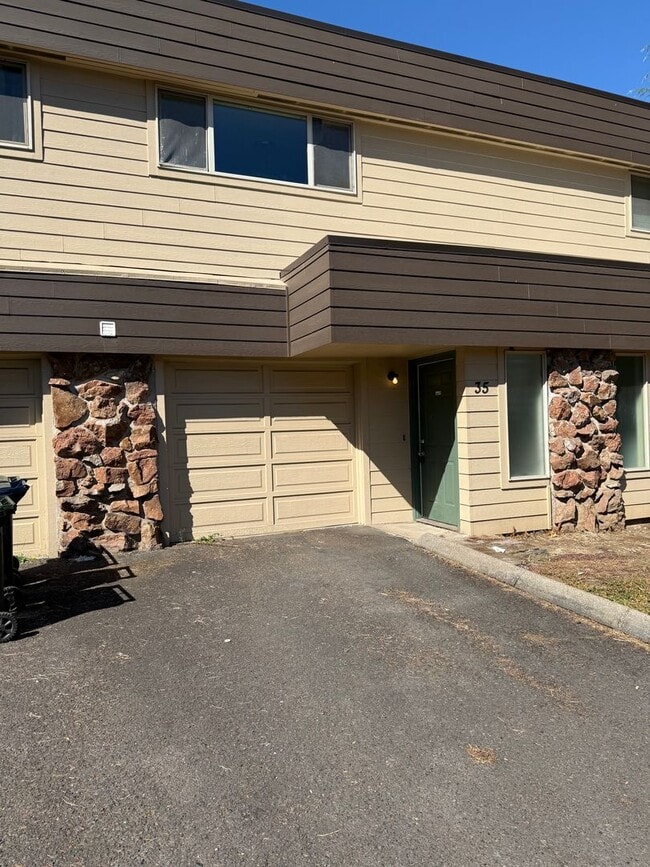 Building Photo - 2727 Gateway