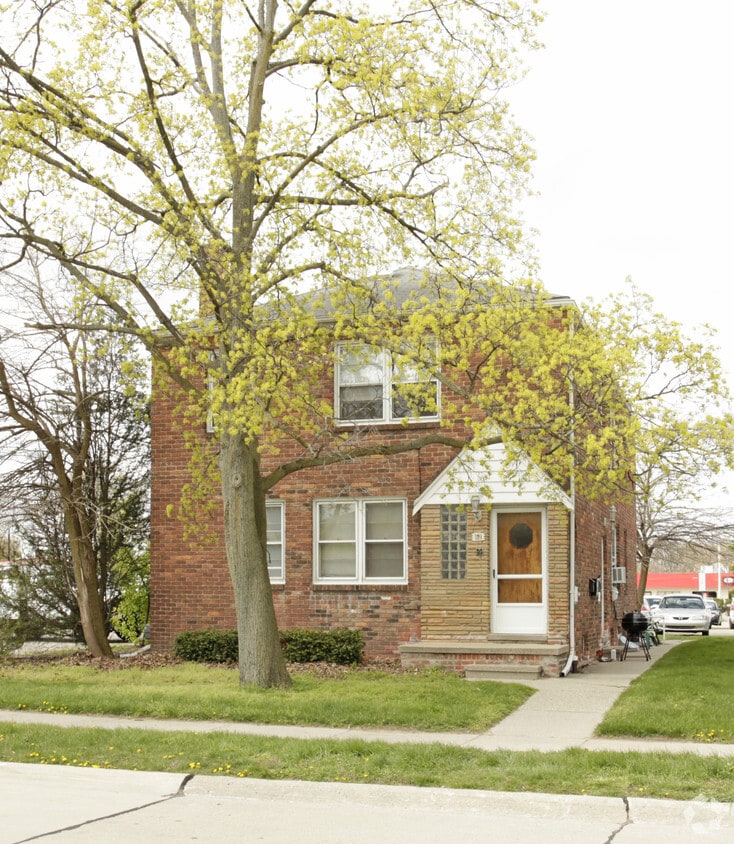 Primary Photo - 62 Church Ave