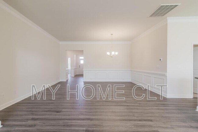 Building Photo - 4446 Streamside Rd