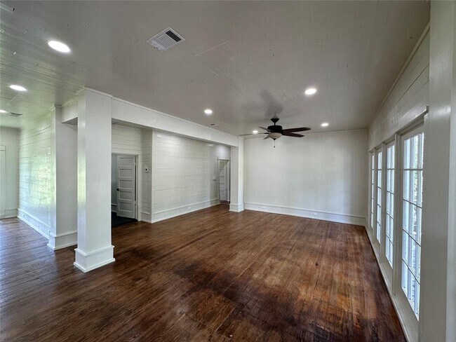 Building Photo - 850 FM 1456 Rd