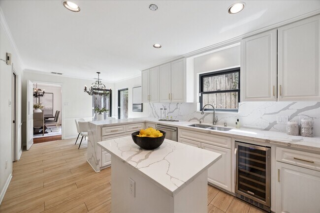 Building Photo - 2422 Nantucket Dr