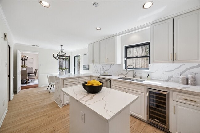 Building Photo - 2422 Nantucket Dr