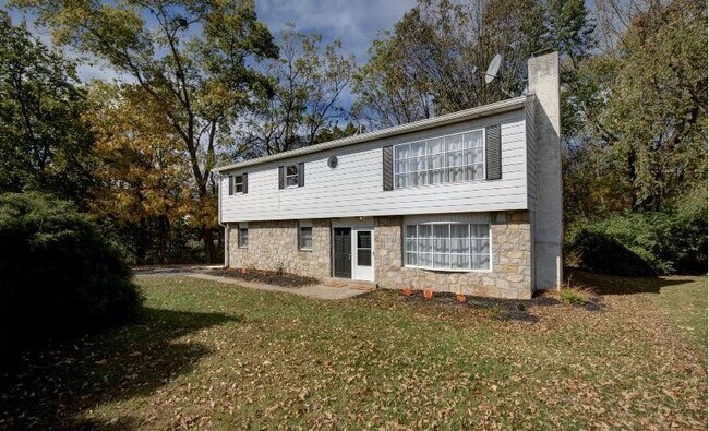 Building Photo - 1265 Woodmere Rd
