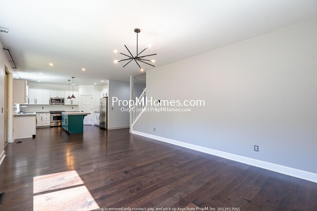 Building Photo - Updated Luxury 4 Bedroom Home on Mount Scott!