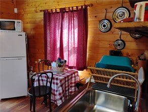 Building Photo - 663 Wheat Hill Rd