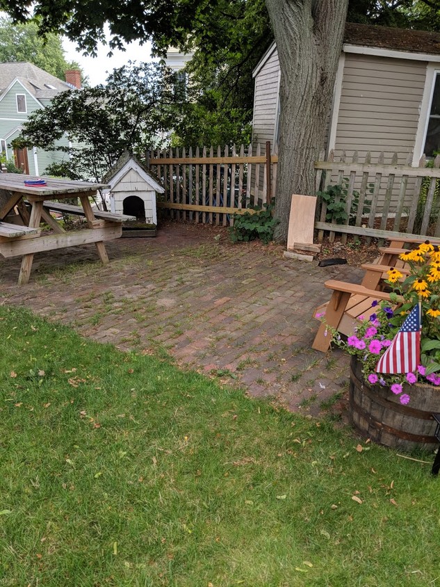 Shared Patio - 27 Lothrop St