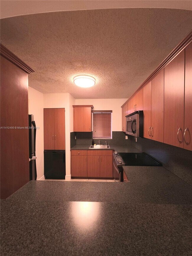 Building Photo - 2640 W 76th St
