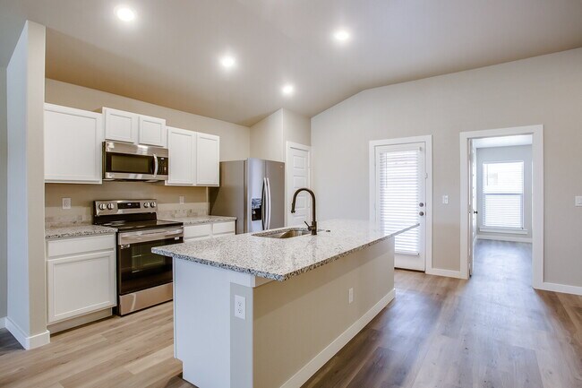 Foto del edificio - Like New Construction in Cooper District!