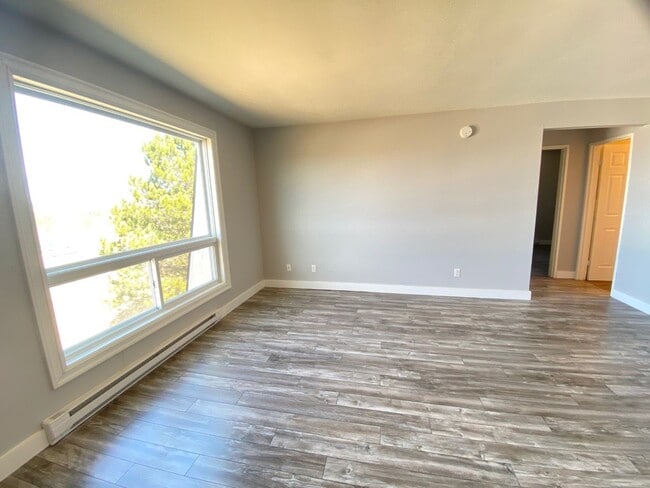 Building Photo - 546 Martha Ave