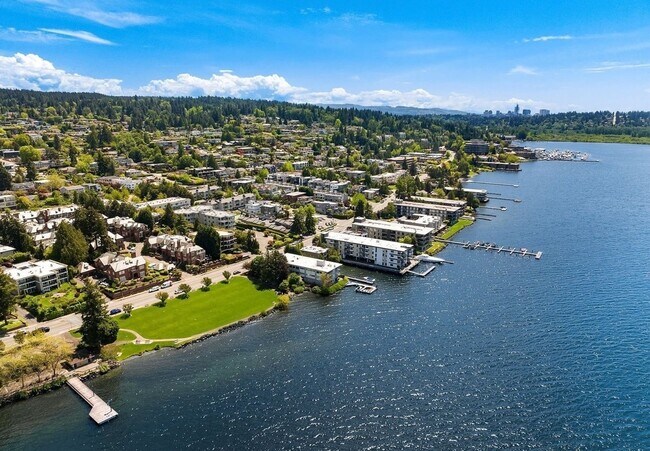 Building Photo - 6401 Lake Washington Blvd NE